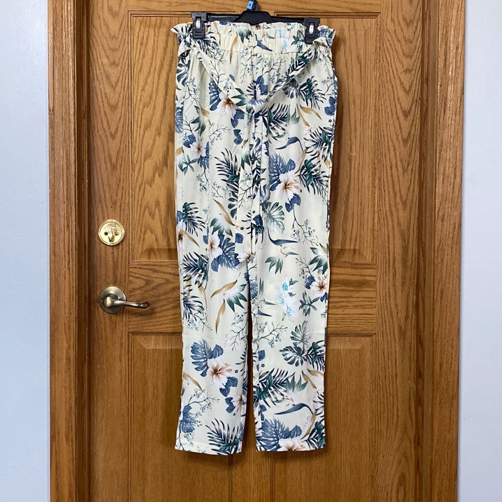 Floral Paper Bag Pants NWOT - Picture 4 of 5